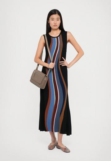 Вязаное платье