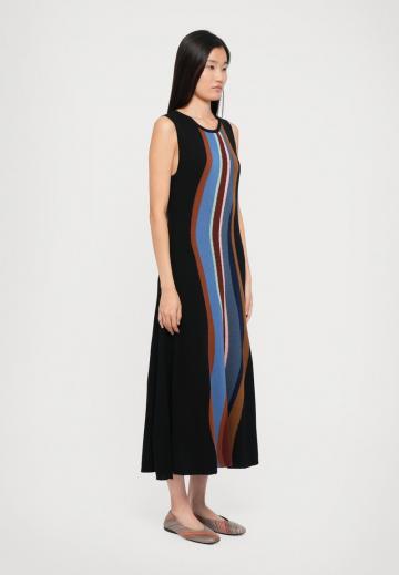 Вязаное платье