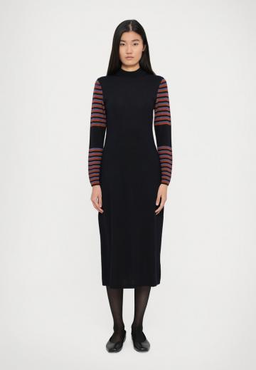 Вязаное платье