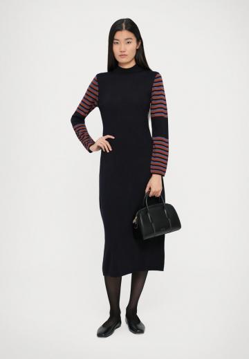 Вязаное платье