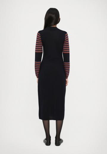 Вязаное платье