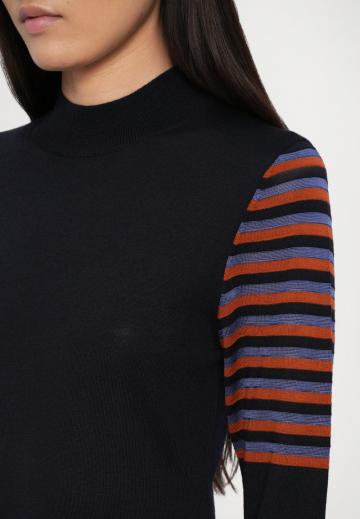 Вязаное платье