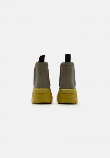 Резиновые сапоги