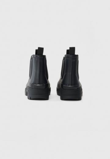 Резиновые сапоги