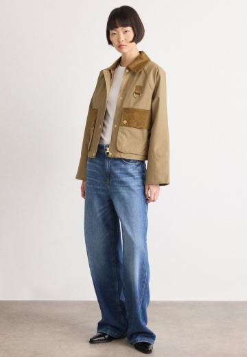 Куртка с накладнымит карманами