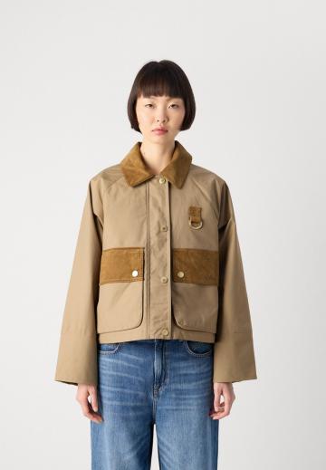 Куртка с накладнымит карманами