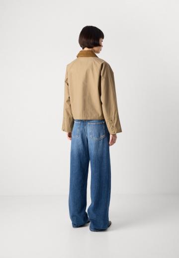 Куртка с накладнымит карманами