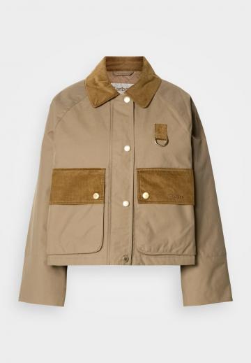 Куртка с накладнымит карманами