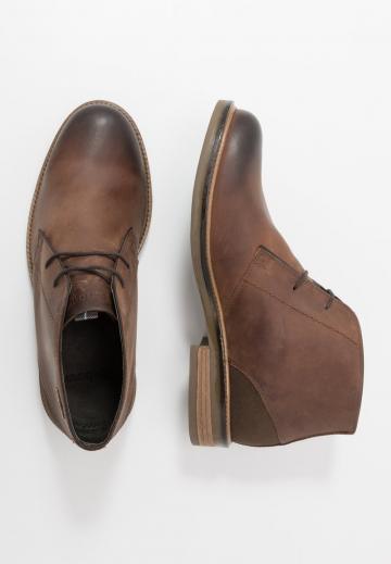 Ботинки на шнуровке