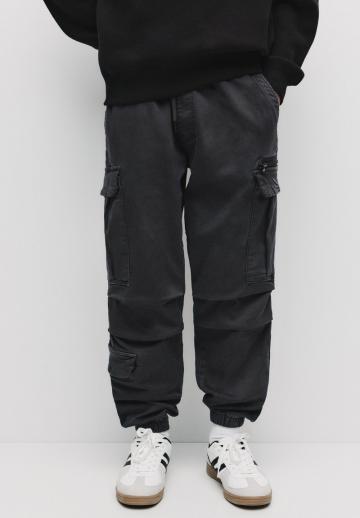 Брюки с накладными карманами