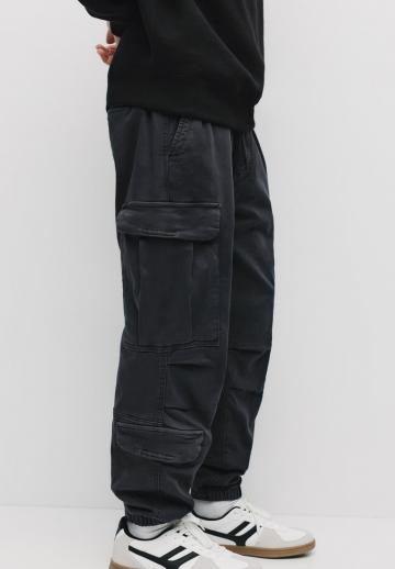 Брюки с накладными карманами