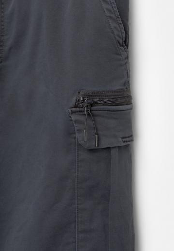 Брюки с накладными карманами