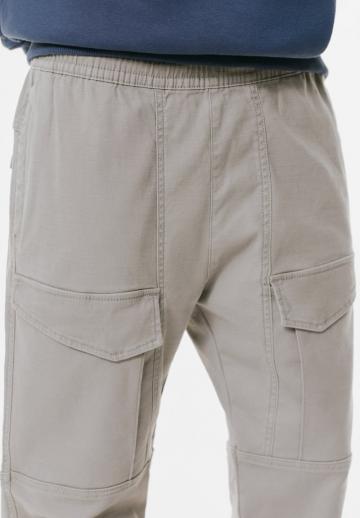 Брюки с накладными карманами