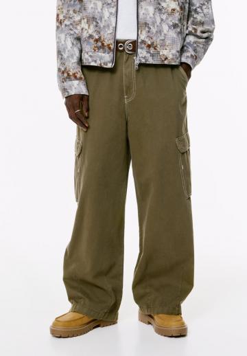 Брюки с накладными карманами