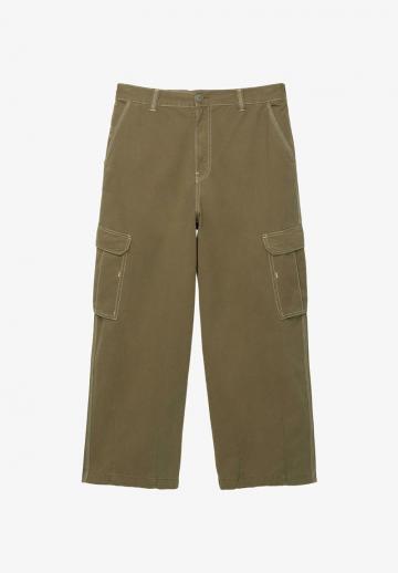 Брюки с накладными карманами