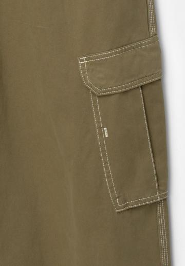 Брюки с накладными карманами