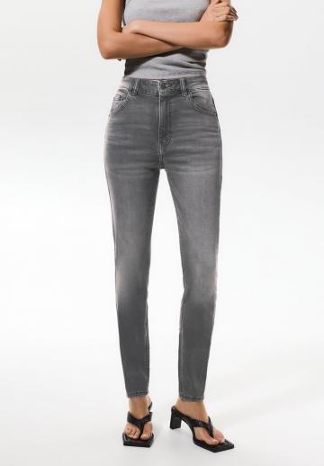 Узкие джинсы