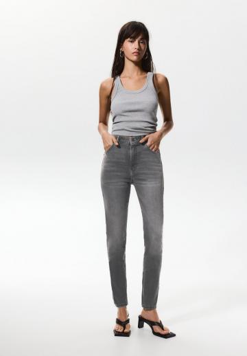 Узкие джинсы