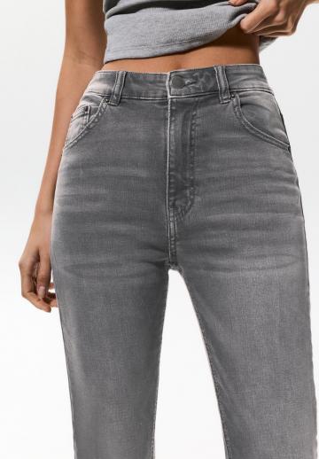 Узкие джинсы