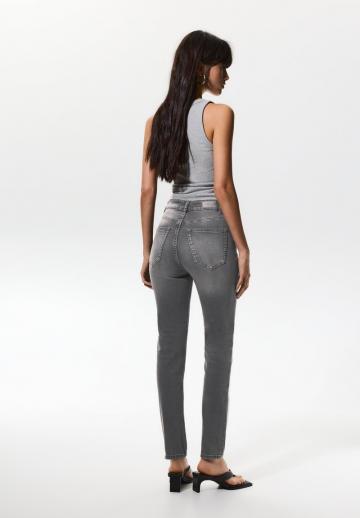 Узкие джинсы