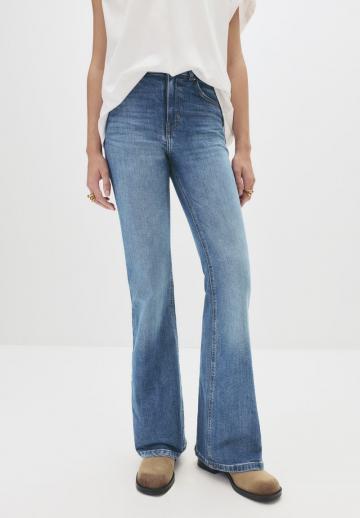 Клешеные джинсы