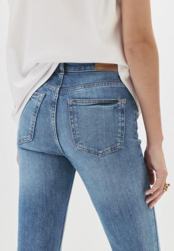 Клешеные джинсы