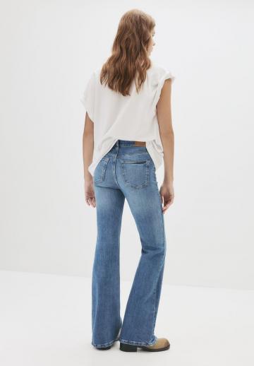 Клешеные джинсы