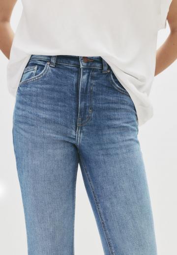 Клешеные джинсы