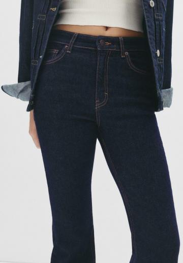 Клешеные джинсы