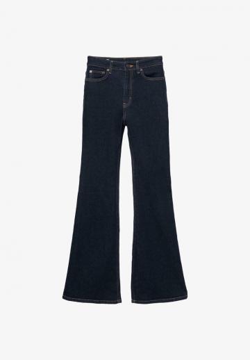 Клешеные джинсы