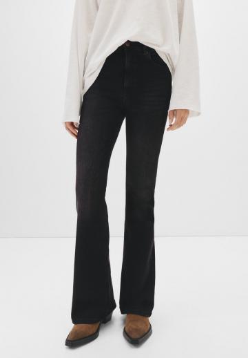 Клешеные джинсы