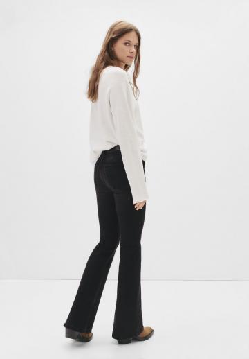 Клешеные джинсы