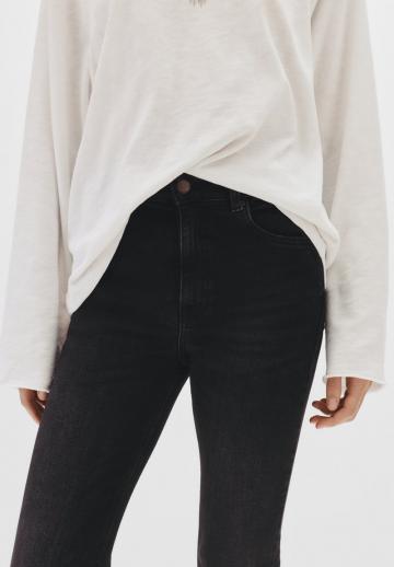 Клешеные джинсы