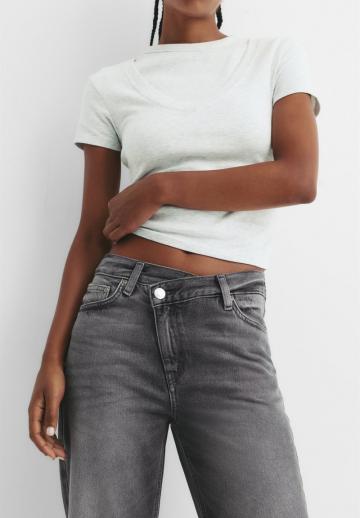 Прямые джинсы