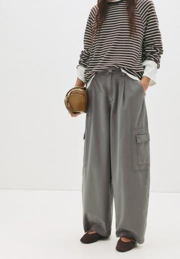 Брюки с накладными карманами