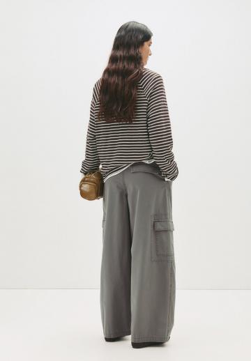 Брюки с накладными карманами