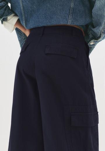 Брюки с накладными карманами