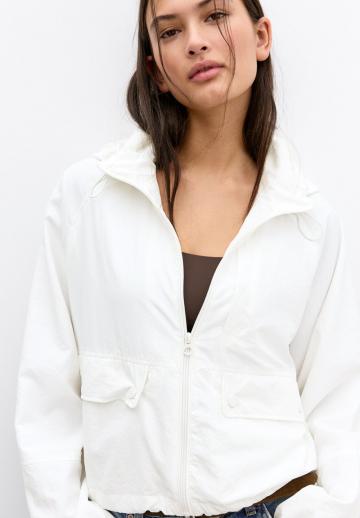 Куртка с накладнымит карманами