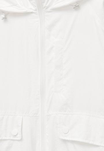 Куртка с накладнымит карманами