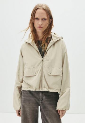 Куртка с накладнымит карманами