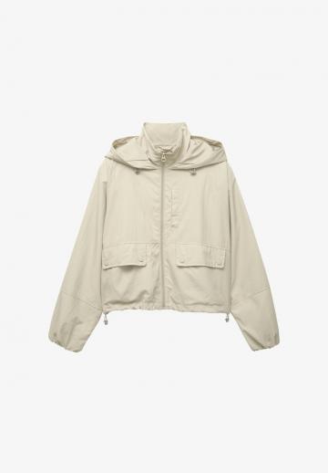 Куртка с накладнымит карманами