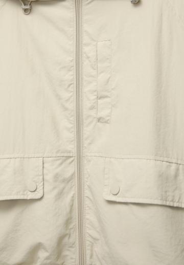 Куртка с накладнымит карманами