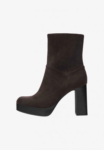 Высокие сапоги