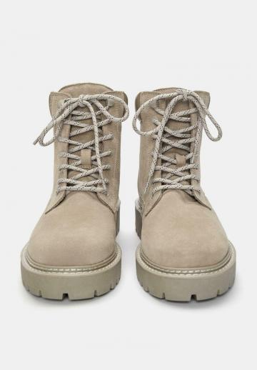 Ботинки на шнуровке