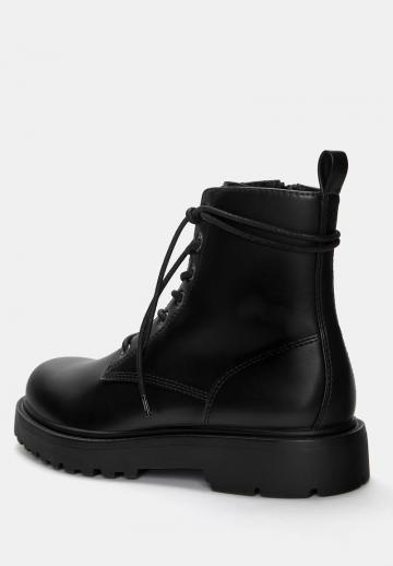 Ботинки на шнуровке