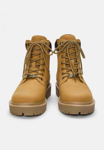 Ботинки на шнуровке