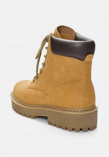 Ботинки на шнуровке