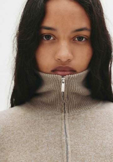 Вязаная кофта