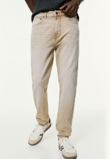 Узкие джинсы