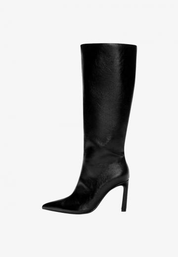 Высокие сапоги